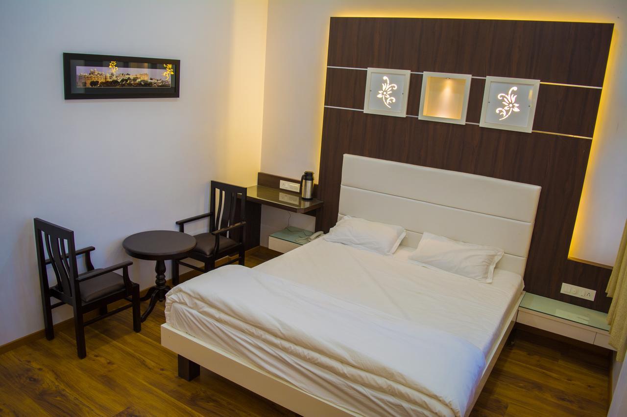 Tiger Hill Homestay อุเดเปอร์ ภายนอก รูปภาพ