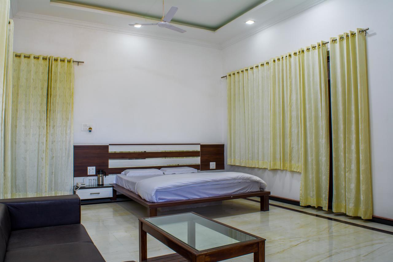 Tiger Hill Homestay อุเดเปอร์ ภายนอก รูปภาพ